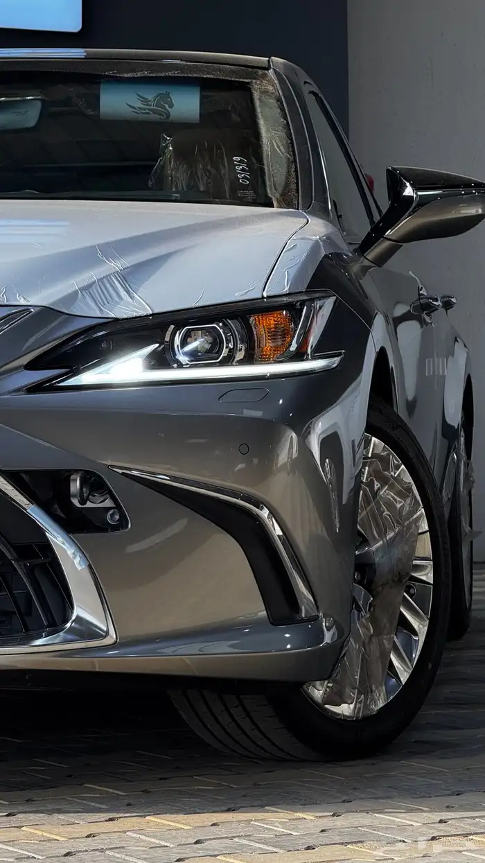 لكززس ES 350 CC بانوراما بريمي 2025 - 236.000 4