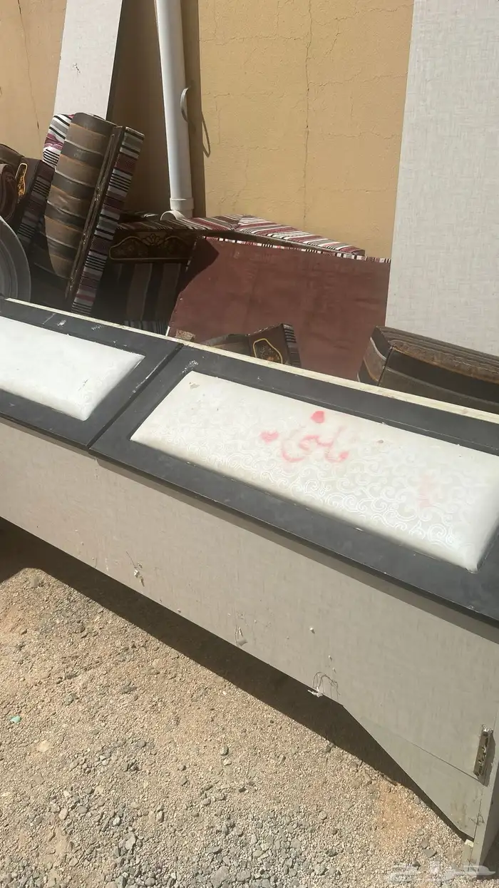 اثاث مستعمل ما ابيه ببلاش الي يبيه يجي ياخذه كله 0