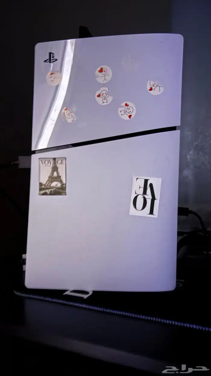 بلاستيشن 5 مع أسلاكه و يد بلاستيشن 5 1