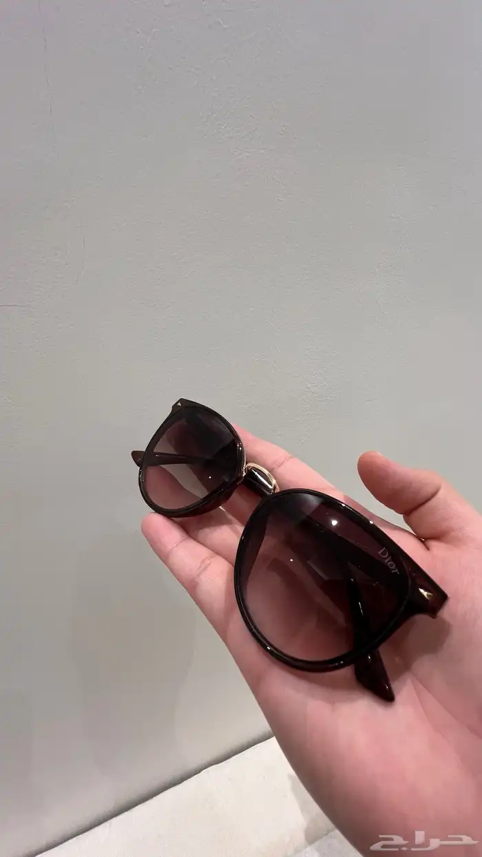 للبيع نظارات شمسيه بأشكال مختلفه 0