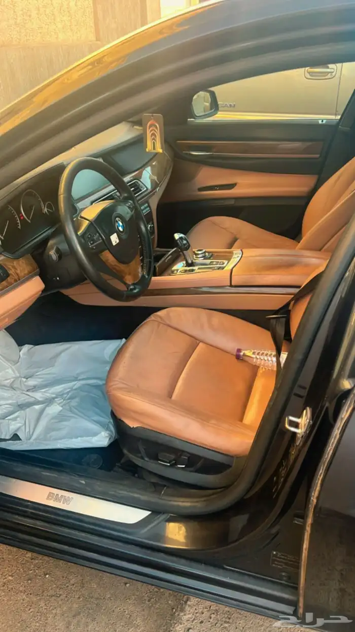 سيارة نوع (BMW)بي ام دبليو موديل 2011 فئة 730 5