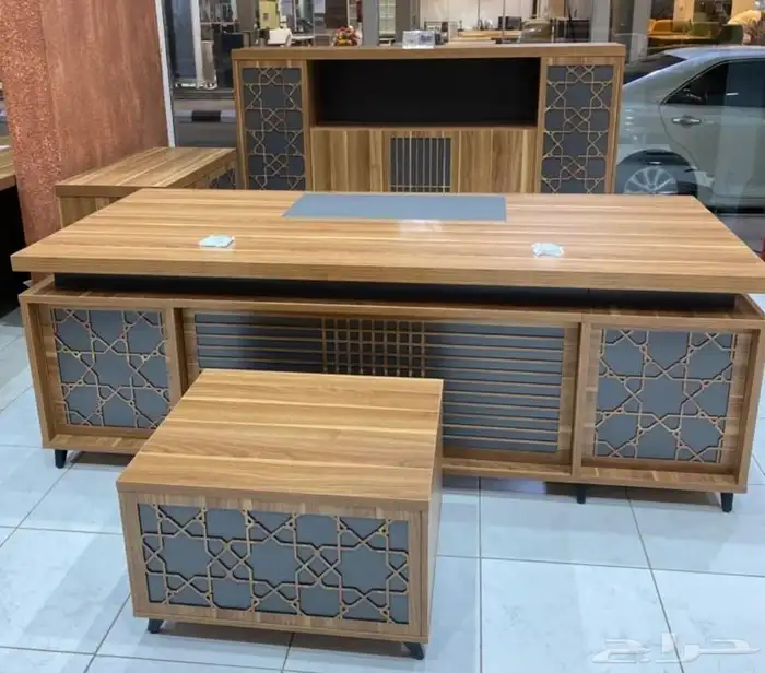طقم مكتب حق مدير كبير و مكاتب إدارية مودرن و فخم و كراسي 1
