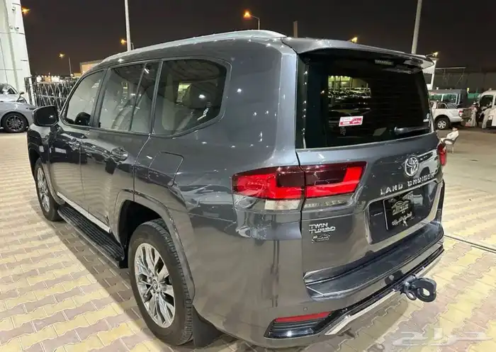 تويوتا لاندكروزر GXR موديل 2024 رقم 3 نضيف جدا 22