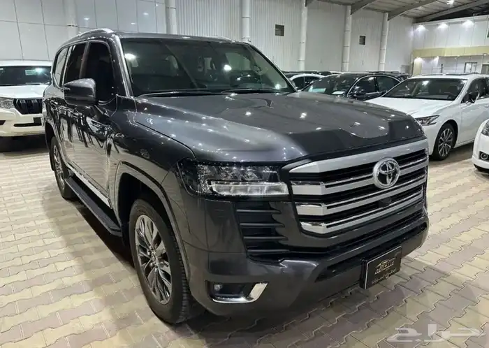تويوتا لاندكروزر GXR موديل 2024 رقم 3 نضيف جدا 2