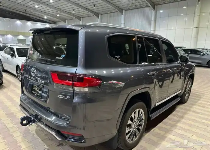 تويوتا لاندكروزر GXR موديل 2024 رقم 3 نضيف جدا 23