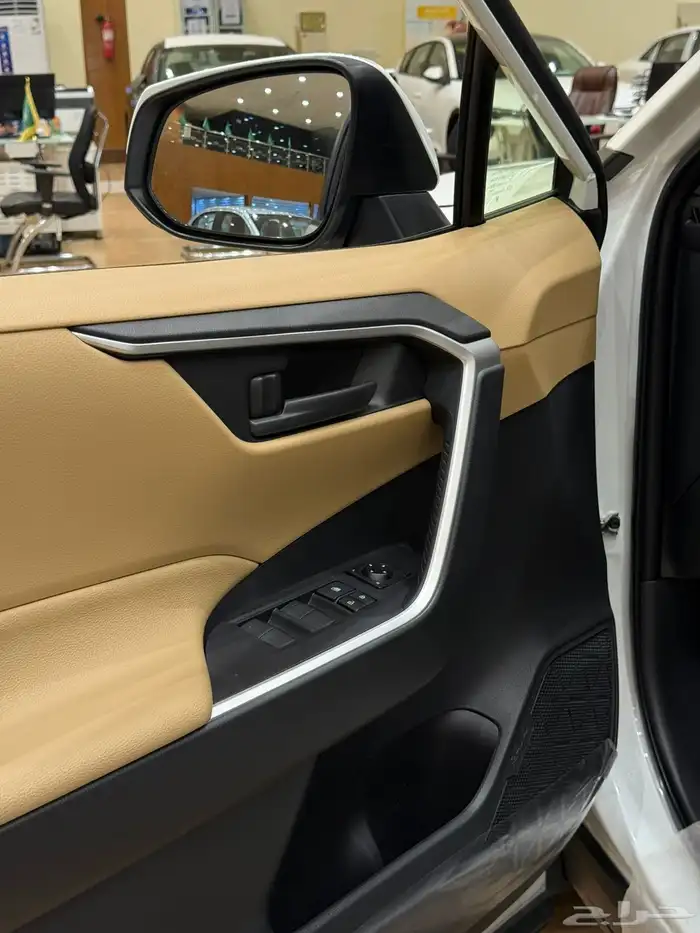 تويوتا رافور LE دبل 1