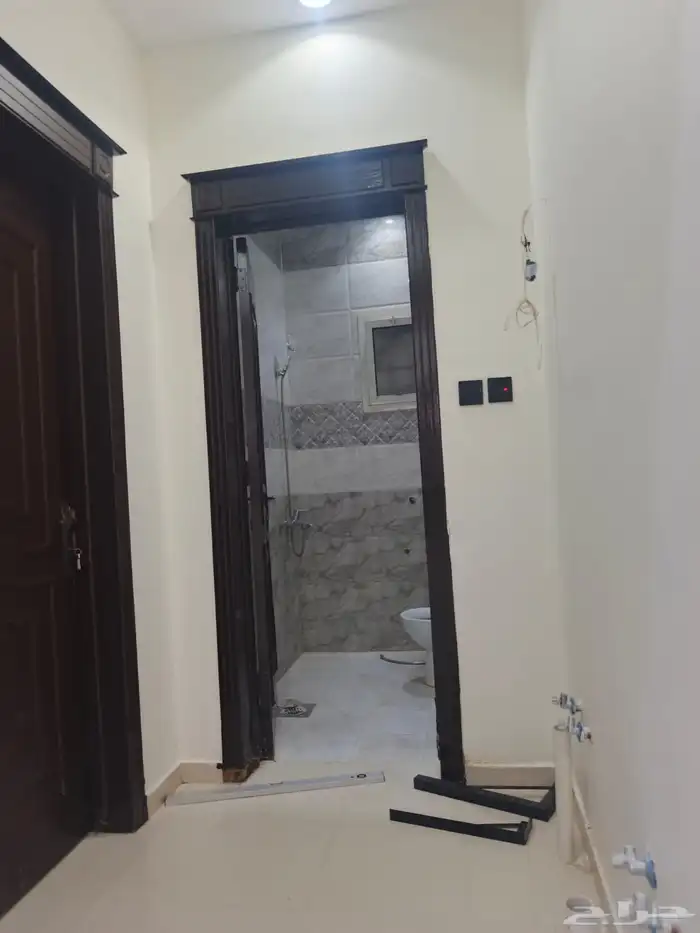 فيلا حرة درج داخلي مع شقتين للبيع بحي الرمال الذهبي 4