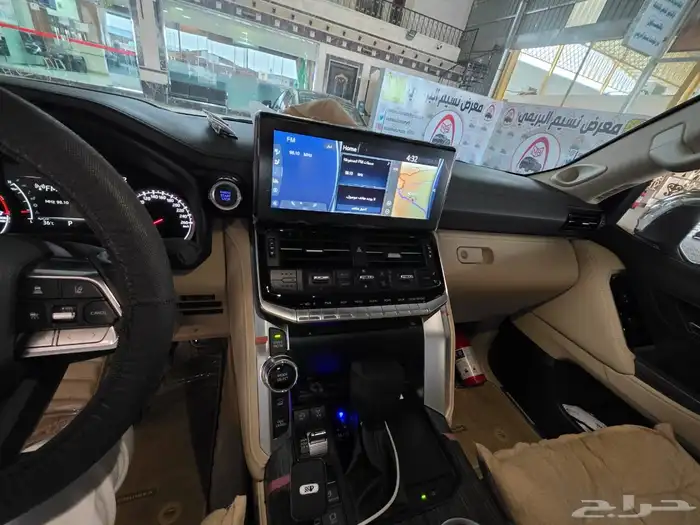 لاندكروزر VXR فل كامل بريمي 2023 ممشى 12000 7