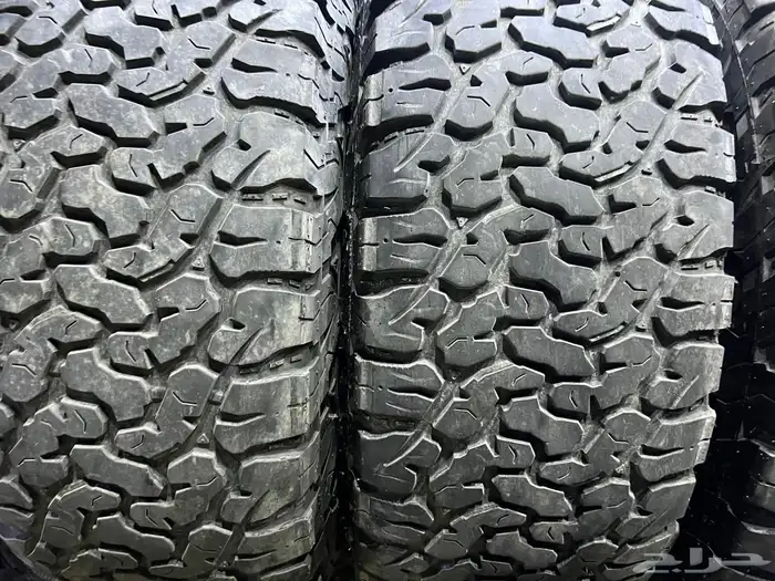 جنوط رفرف اصلي وكاله مع كفرات ودواي نص حجري مقاس 265 75 16 6