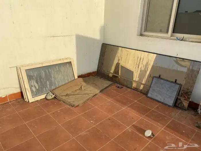 طيق وثلاجة واغراض كثيره 9