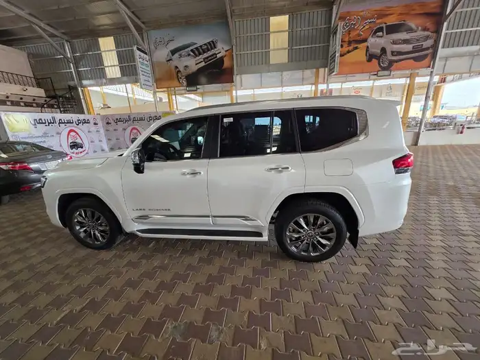 لاندكروزر VXR فل كامل بريمي 2023 ممشى 12000 1