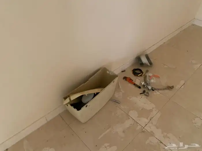 طيق وثلاجة واغراض كثيره 1