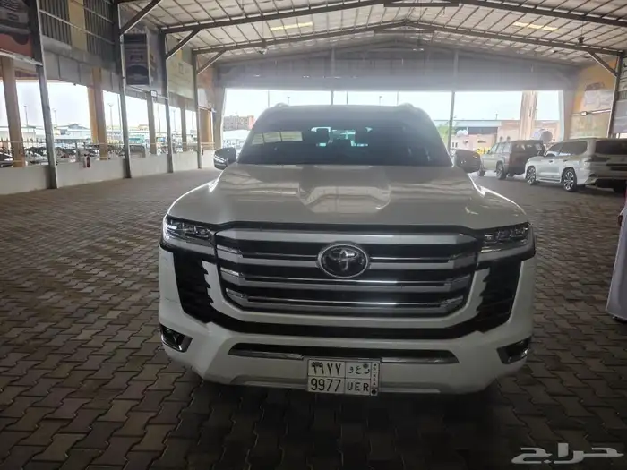 لاندكروزر VXR فل كامل بريمي 2023 ممشى 12000 0
