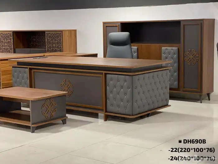 طقم مكتب حق مدير كبير و مكاتب إدارية مودرن و فخم و كراسي 2