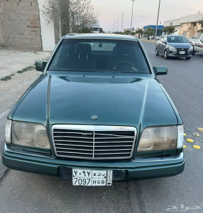 للبيع مرسدس 94 حجم 220 اربع سلندر. مكينه قير جيد 1