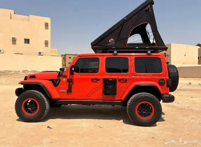 للبيع جيب رانجلر بتصميم جدا مميز مجهزة بالكامل. 30