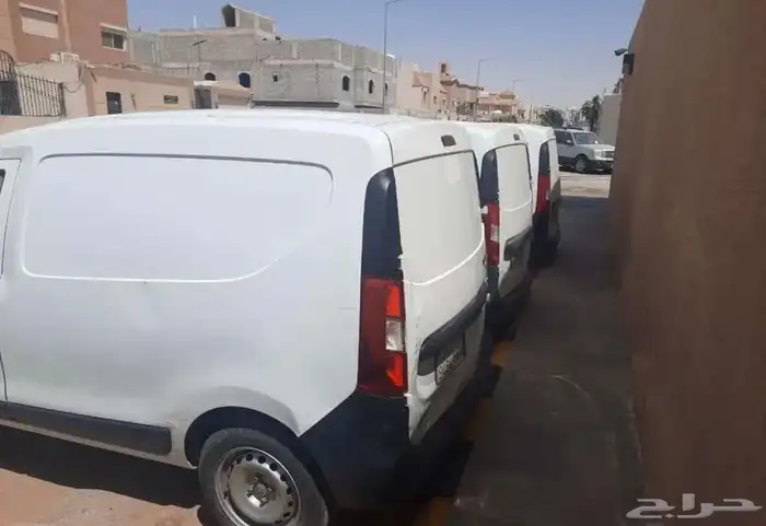 البيع عدد 4 فان بضائع نوع رينو دوكر 2019 5