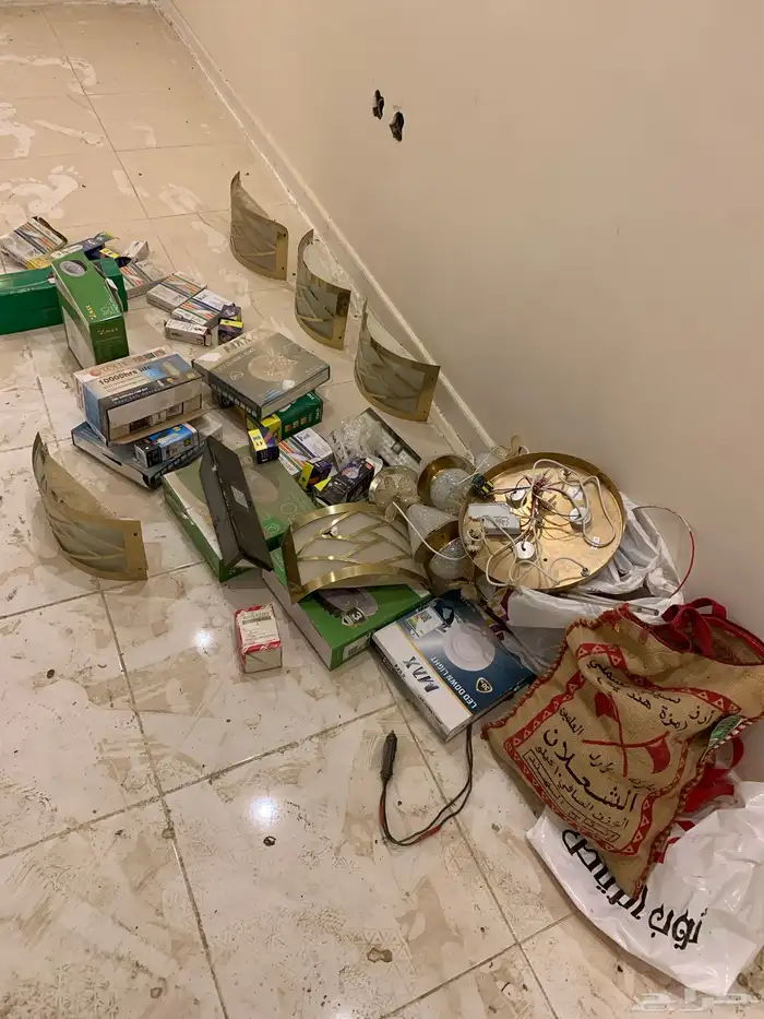 طيق وثلاجة واغراض كثيره 11