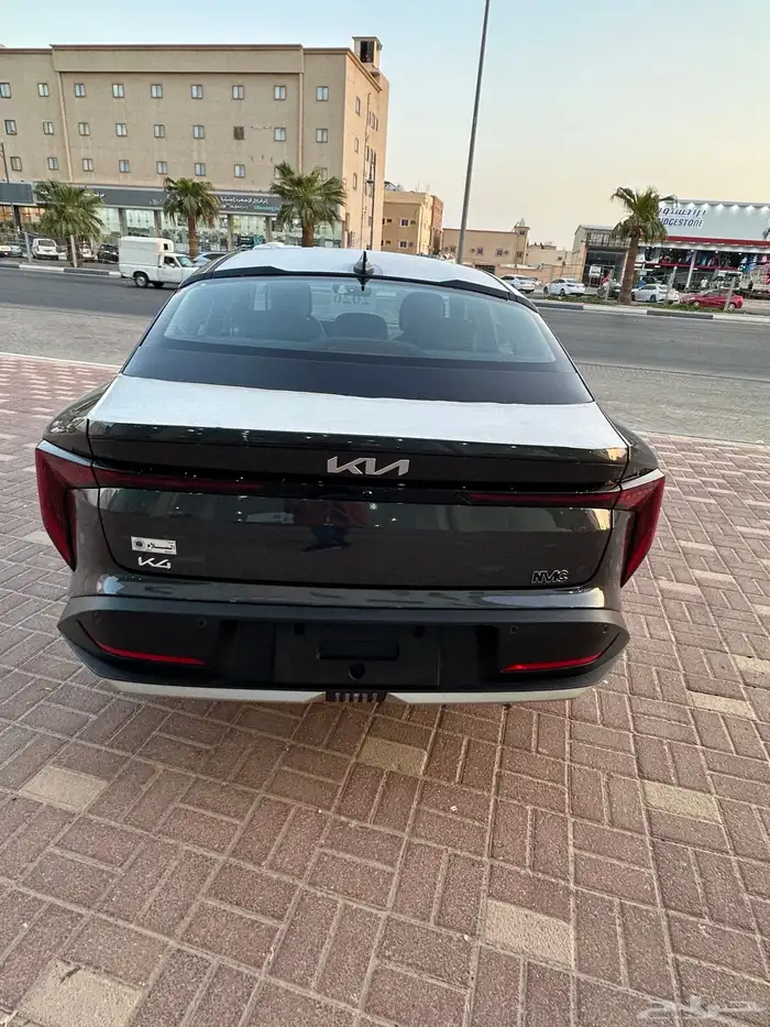 كيا K4 نص فل 9