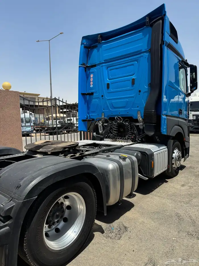 شاحنة مرسيدس Actros 1851 موديل. 2022 - ممشى قليل 11