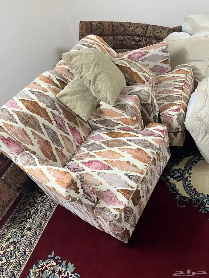 ثلاجه فريزر وكنب ومساند ظهر وسخانات حمام 3