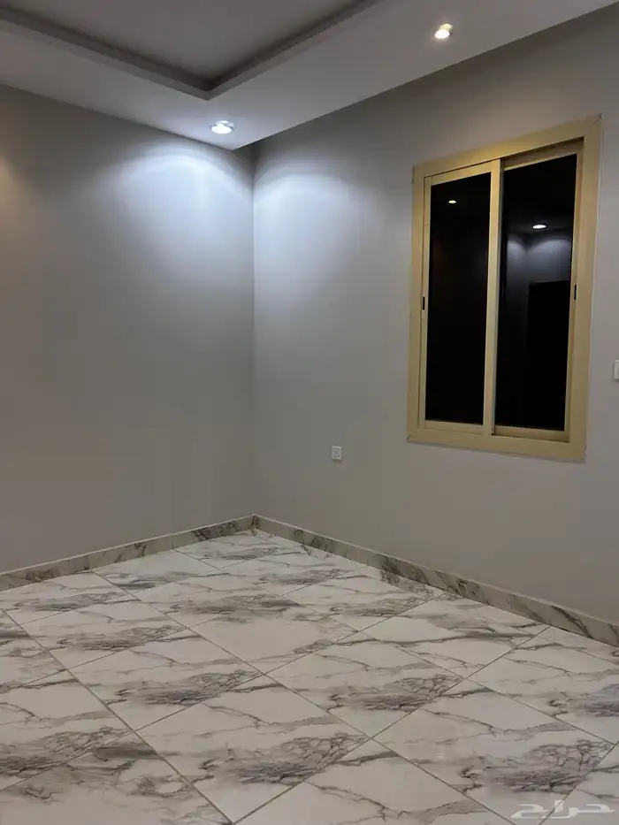 فله مساحه 450 درج جانبي دورين وملحق 10