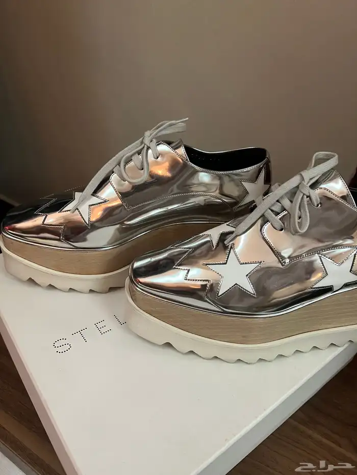 حذاء نسائي فضي 1