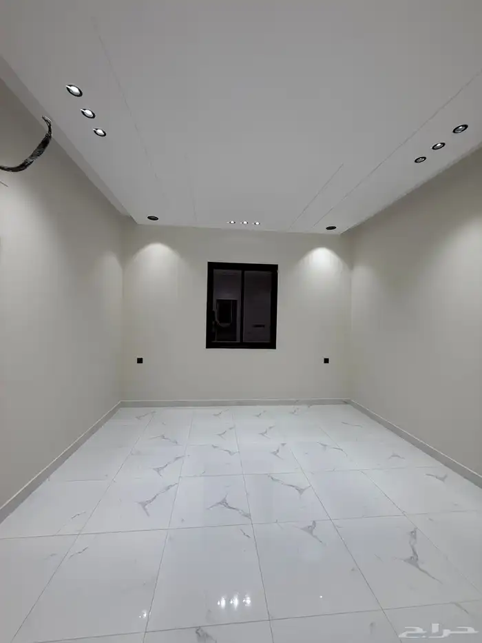 للبيع شقق ارضيه ببايكة سيارة وشقق علويه بالقرب م حي الضيافة 33