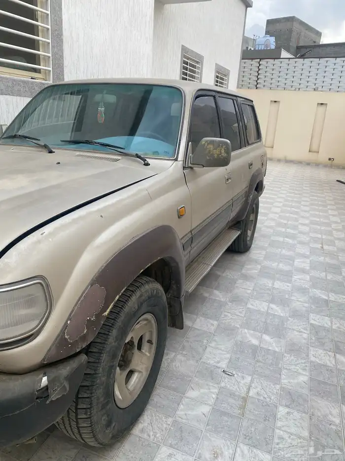 صالون 92 ماشي 400 الف وفوقها على حالته الراهنه 0