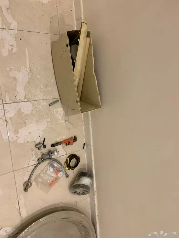 طيق وثلاجة واغراض كثيره 12