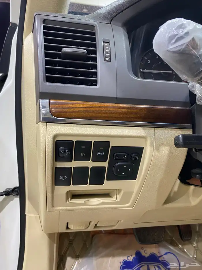 لاندكروزر جي اكس آر V8 المديل 2016 العدد 256 الف 8