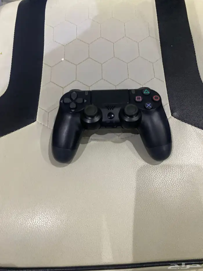 يدتين سوني 4 تجاريه مشابها لل اصلي ب 50 1