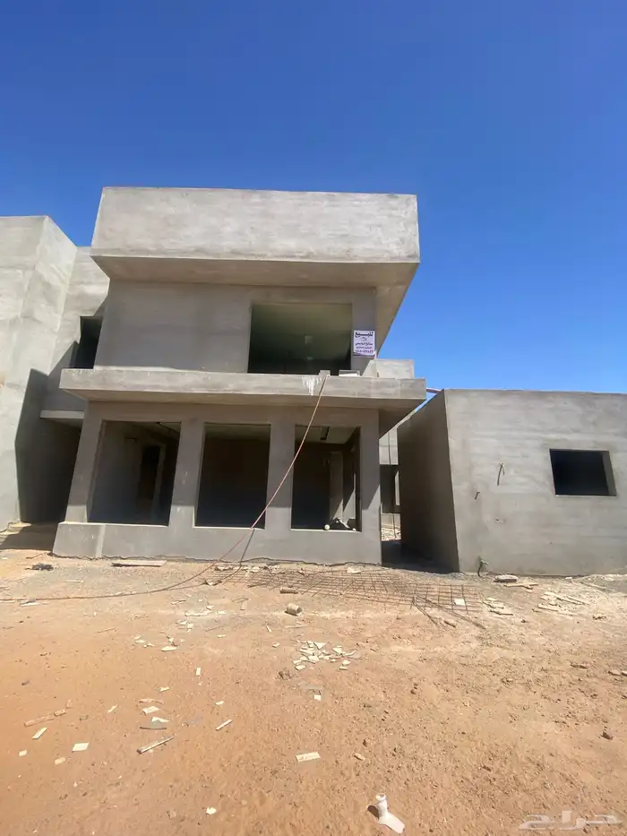 فلةمليسةمساحةكاملةعلى شارعين للبيع في حي الريان 2