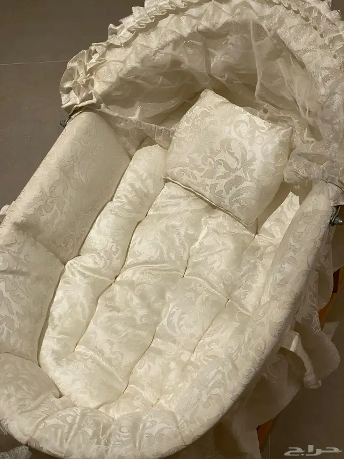 كرسي سيارة وسرير أطفال 4