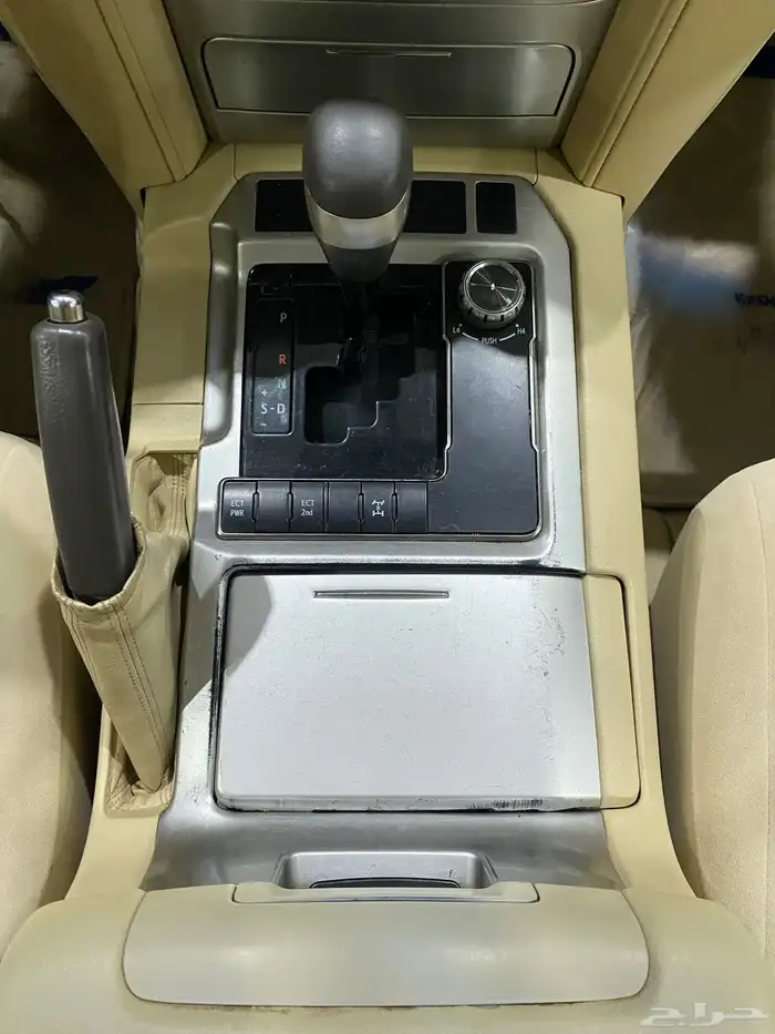 لاندكروزر جي اكس آر V8 المديل 2016 العدد 256 الف 12