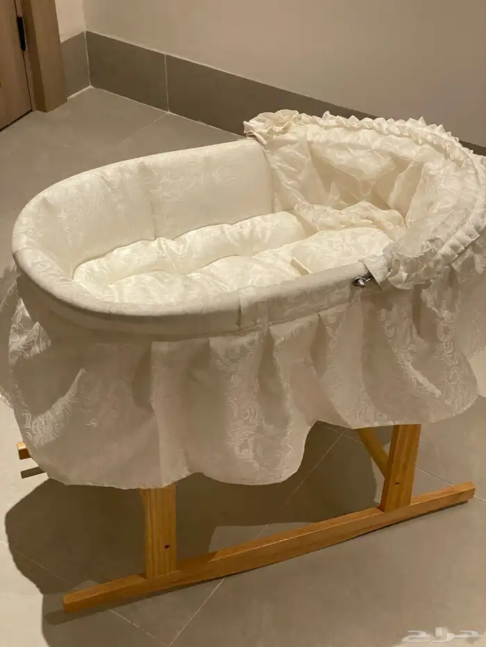 كرسي سيارة وسرير أطفال 2