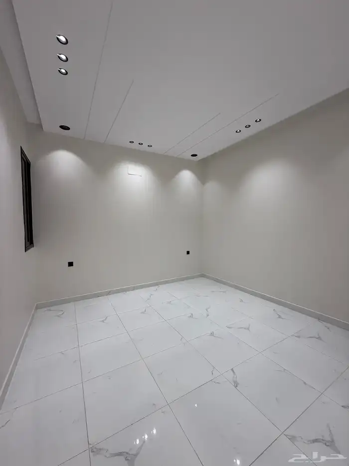 للبيع شقق ارضيه ببايكة سيارة وشقق علويه بالقرب م حي الضيافة 18