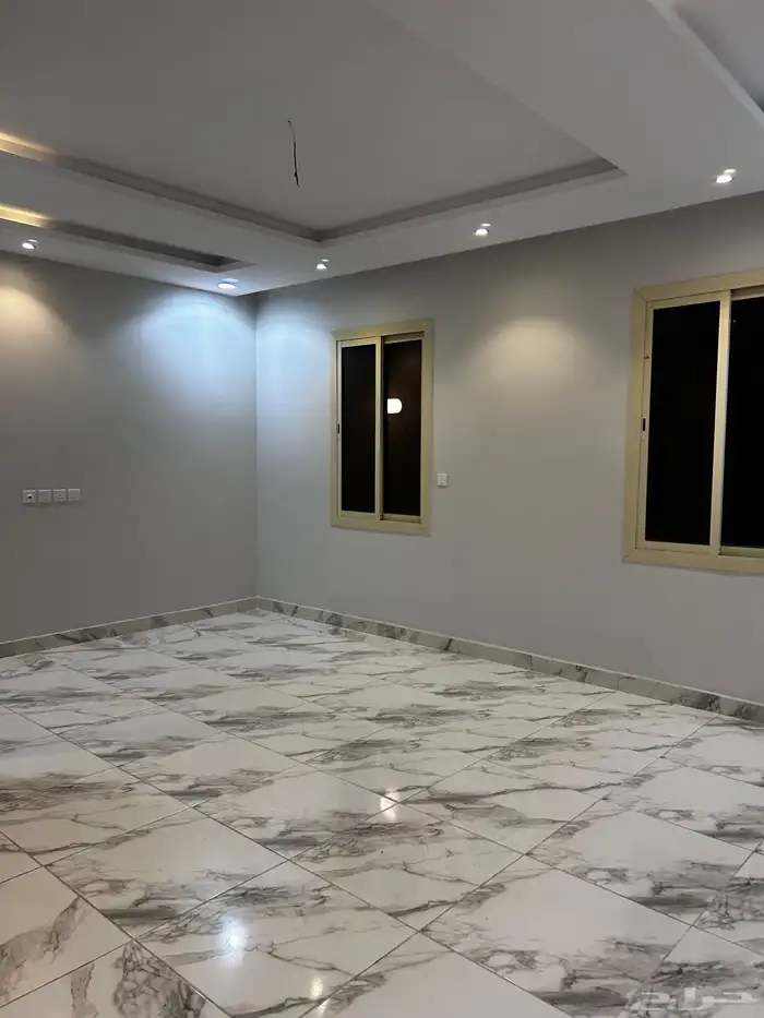 فله مساحه 450 درج جانبي دورين وملحق 12