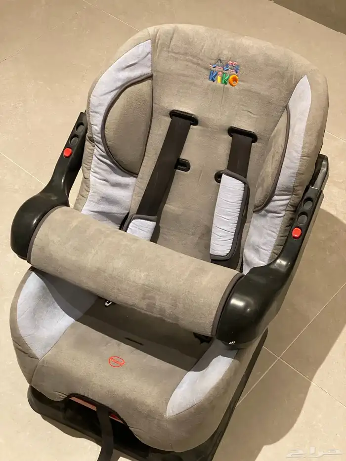 كرسي سيارة وسرير أطفال 1