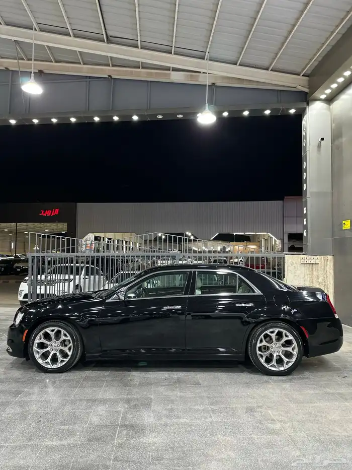 كرايزلر C300 اسود 2021 هيمي V8 5.7 هيمي معرض(الرشيدي) 10