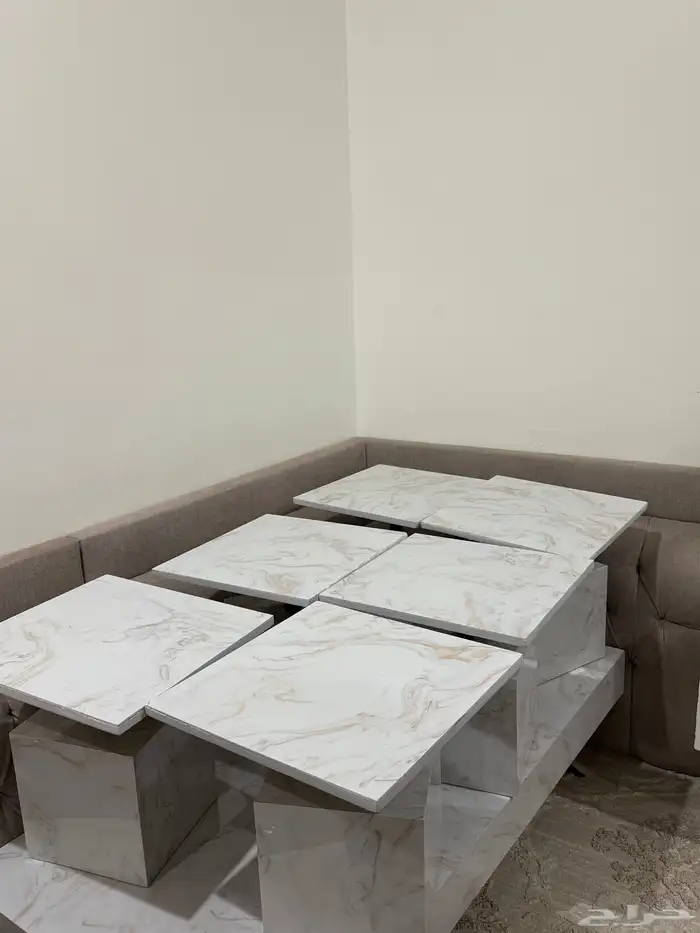 طاوله ارضيه للبيع مع سته خدمه. خابيه من العيوب. 2