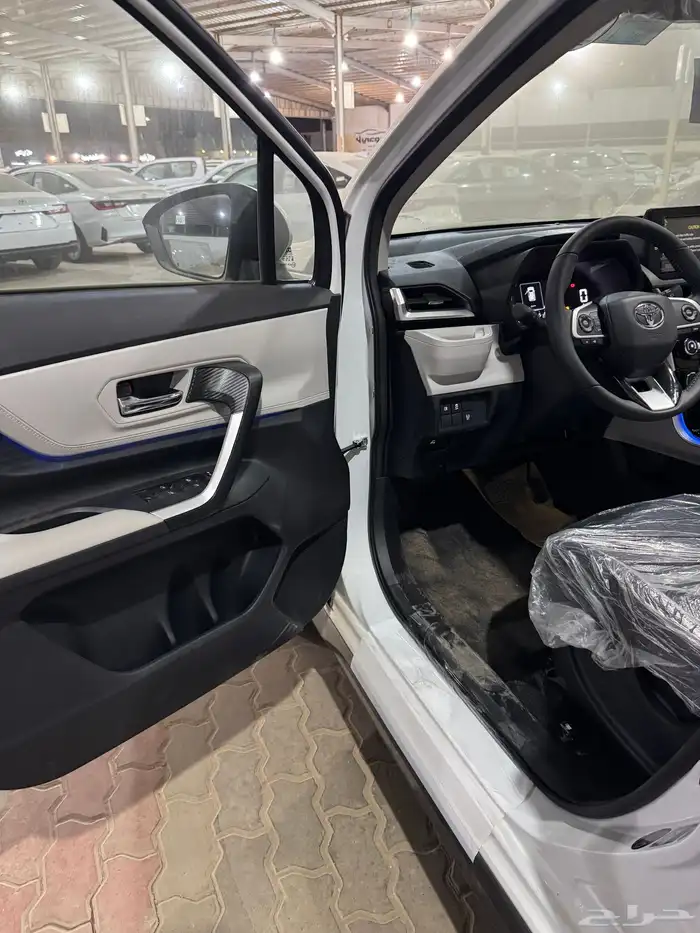 تويوتا فيلوز GLX بنزين 2025 7