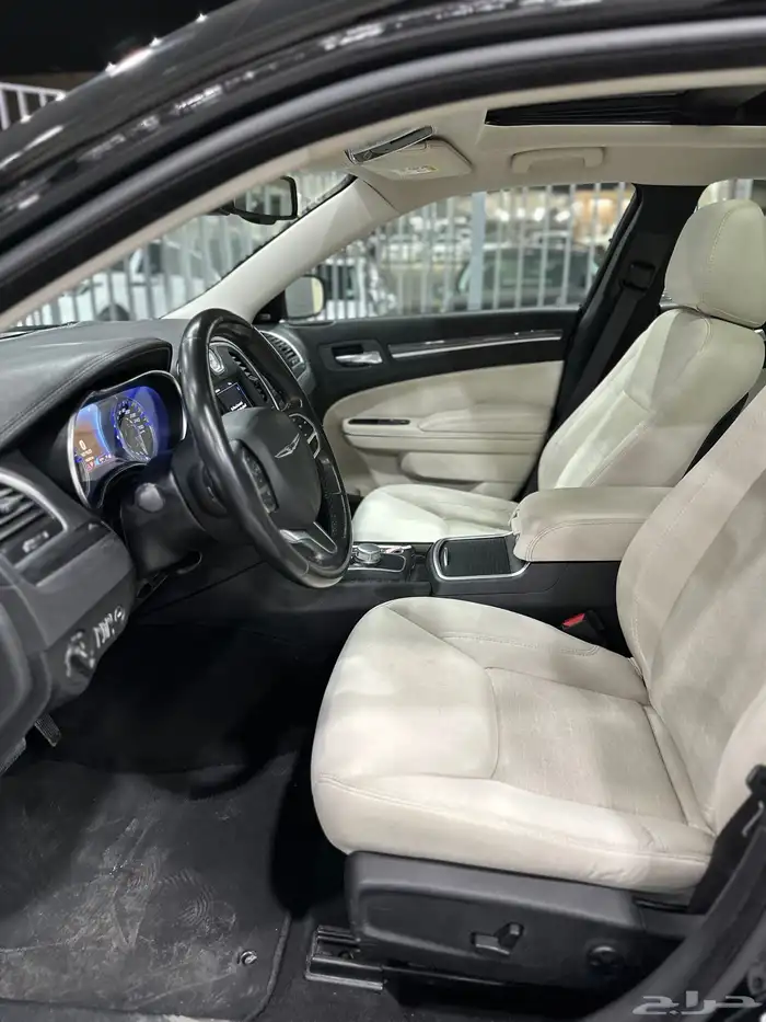 كرايزلر C300 اسود 2021 هيمي V8 5.7 هيمي معرض(الرشيدي) 15