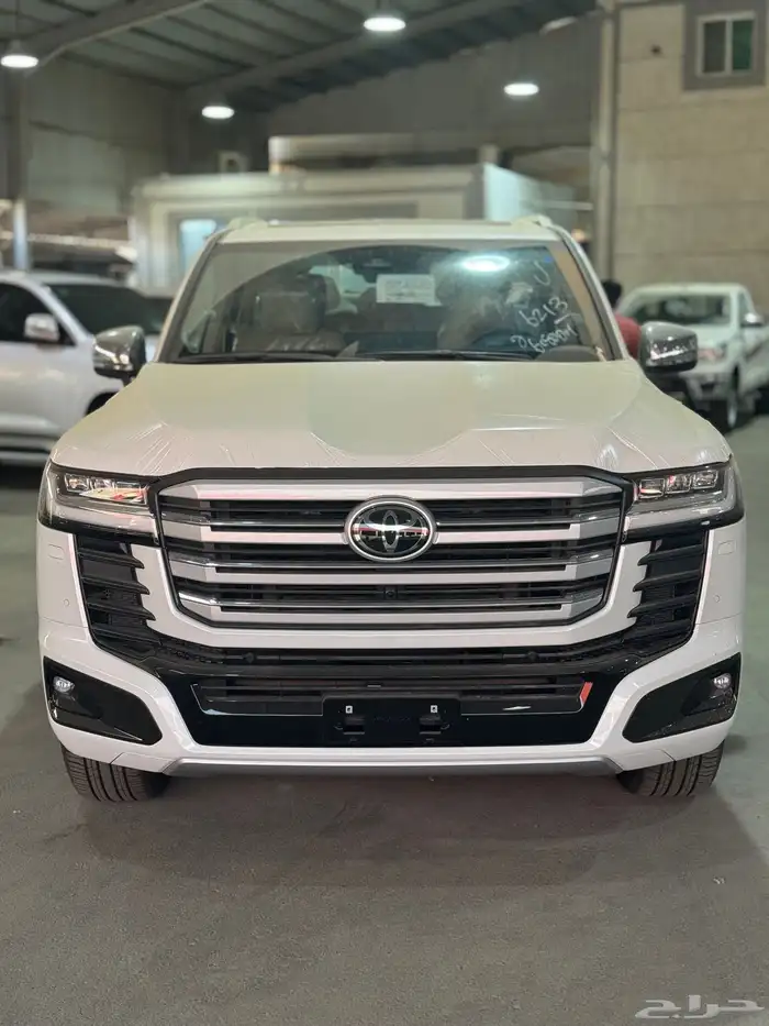 لاندكروزر VXR هايبرد 2025 فل الفل (سعودي) 1