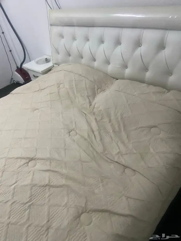 غرفه نوم كامله مع تسريحه و مكيف 1