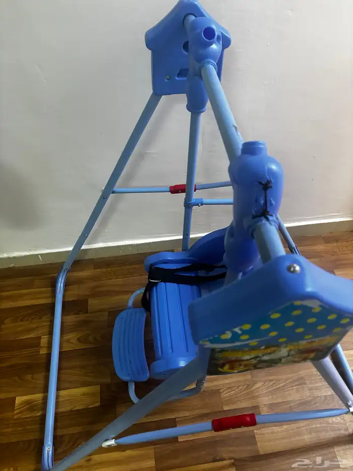 للبيع كرسي ومرجيحه اطفال مستخدمه ب 50ريال 1