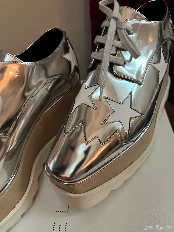 حذاء نسائي فضي 0