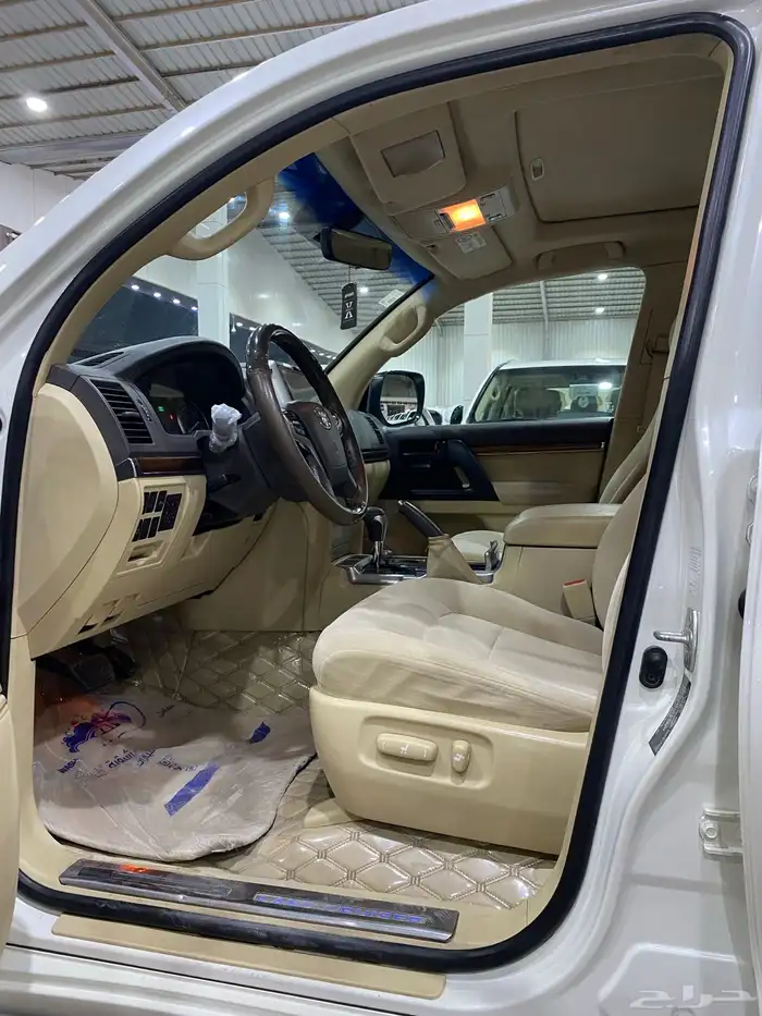 لاندكروزر جي اكس آر V8 المديل 2016 العدد 256 الف 6