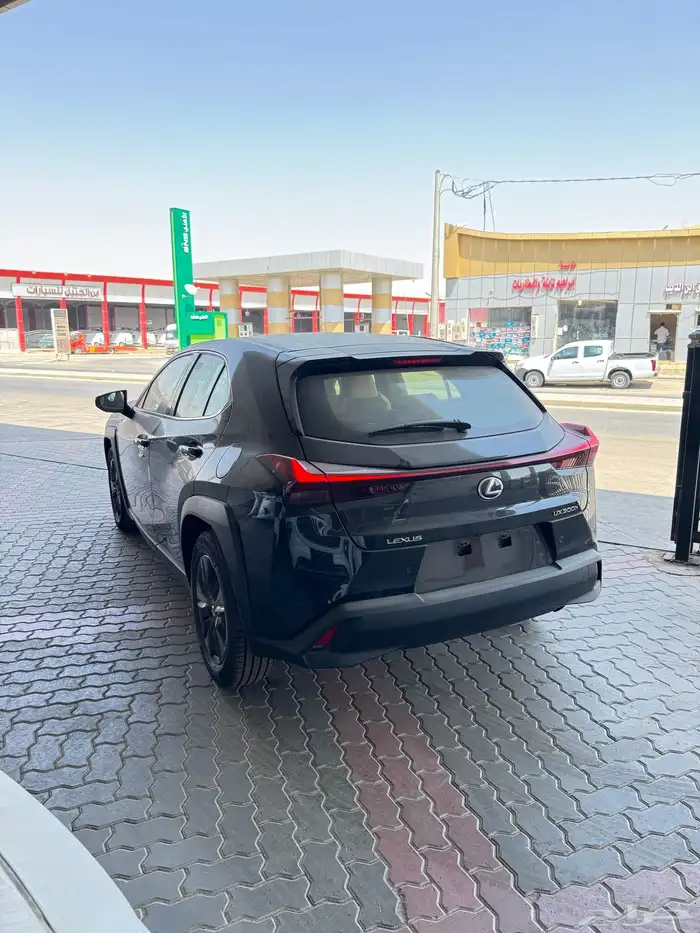 لكزس UX300 فئة AH هايبرد 2024 3