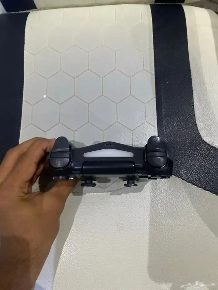 يدتين سوني 4 تجاريه مشابها لل اصلي ب 50 3